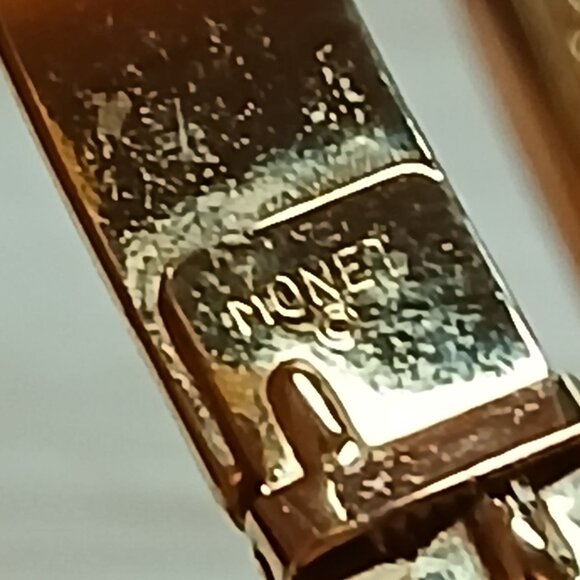 Monet Gold Tone Hinged Bangle Bracelet Vintage Costume Jewelry #55 - Picture 4 of 12